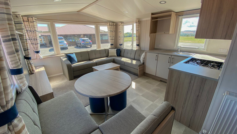 2022 Loire 28ft Lounge