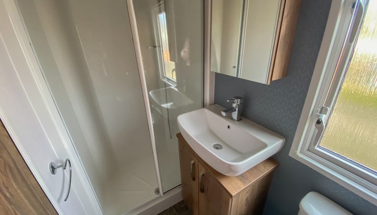 Oakdale 3bdrm Bathroom 2