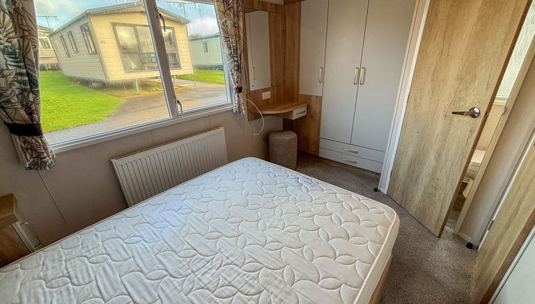 Bordeaux Main Bedroom 2