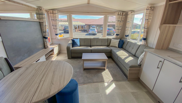2022 Loire 28ft Lounge