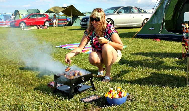Camping windbreak hotsell tesco