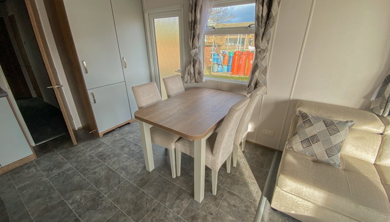 Oakdale 36' Dining