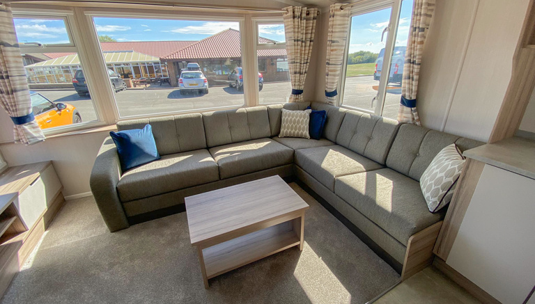 2022 Loire 28ft Lounge