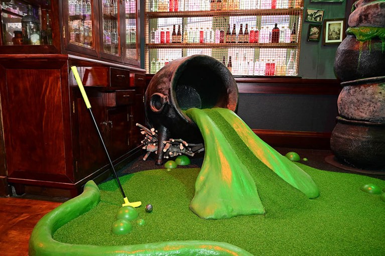 Hole in the Wand Mini Golf