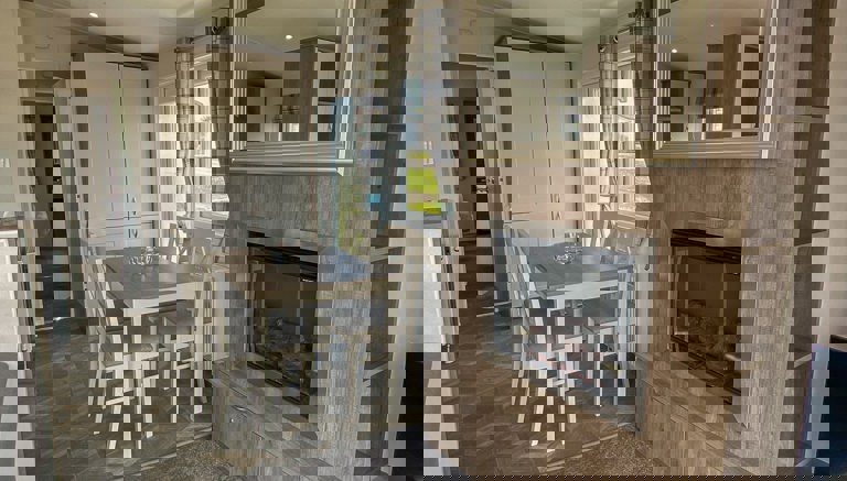 Seamist Lounge 3