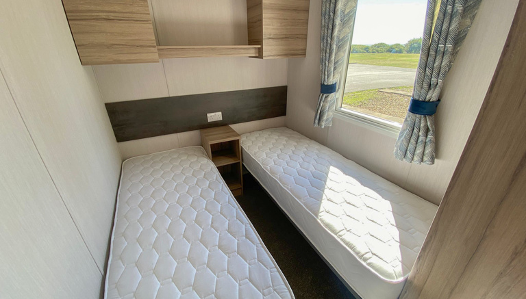 2022 Loire 28ft Lounge